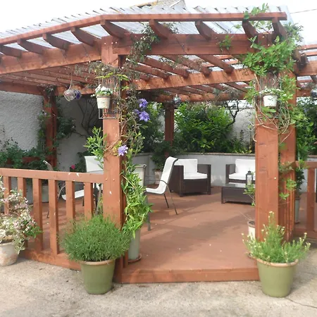 Alojamento de Acomodação e Pequeno-almoço Midtown Farm 4*